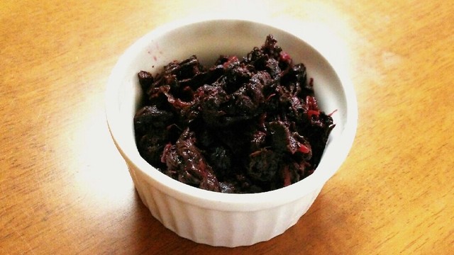 梅干しの赤紫蘇 佃煮 レシピ 作り方 By らんころ クックパッド 簡単おいしいみんなのレシピが351万品