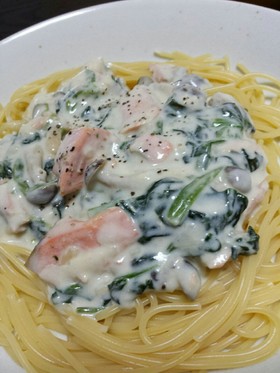 簡単♪鮭とほうれん草のクリームパスタ