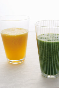 オレンジジュース(写真左)