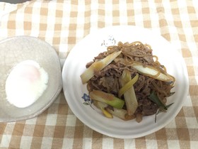牛肉とネギと白滝の簡単炒め煮!すき焼き風