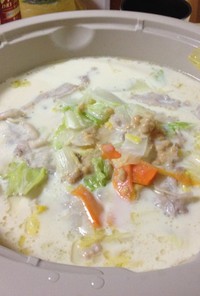 SHIORIさんの白菜と豚のピリ辛豆乳鍋