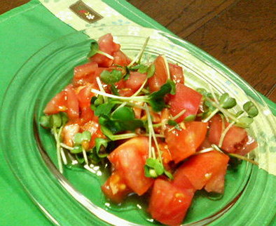 さっぱり大人味☆トマトと貝割れのサラダの写真