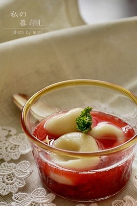 ミルク豆腐の白玉 苺ソースをかけて