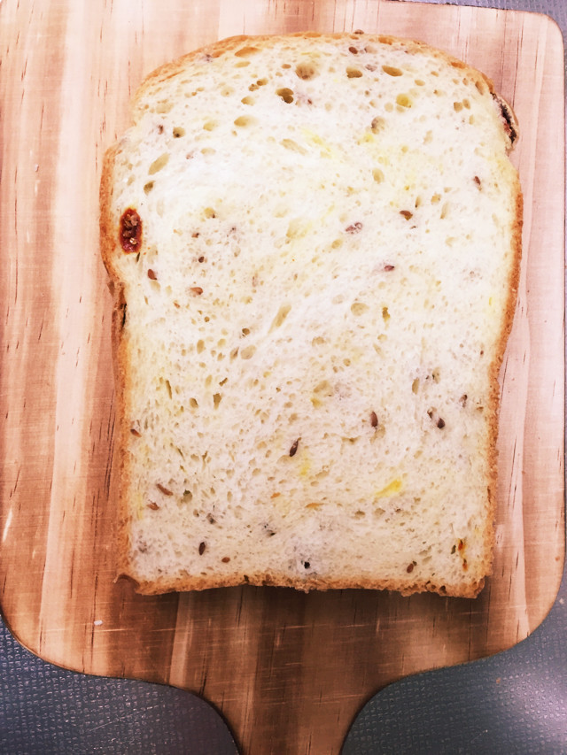 くこの実と亜麻仁の早焼き食パンの画像