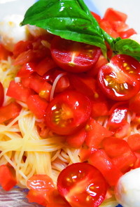 トマトとモッツァレラの冷たいパスタ