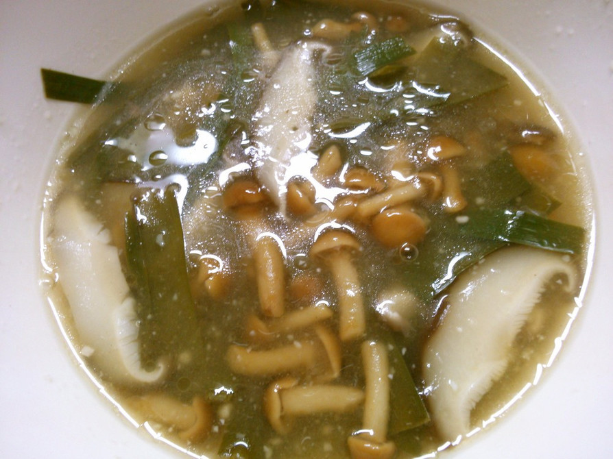 簡単！ニラと椎茸 なめこの中華スープ♪の画像