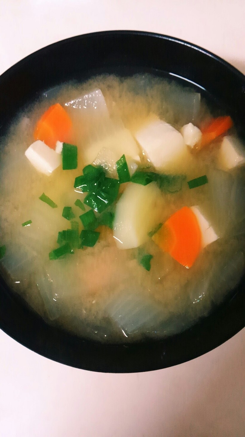豆腐と根菜たっぷりのお味噌汁☆の画像