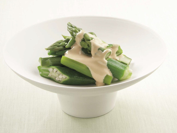 緑野菜のごまクリームがけ