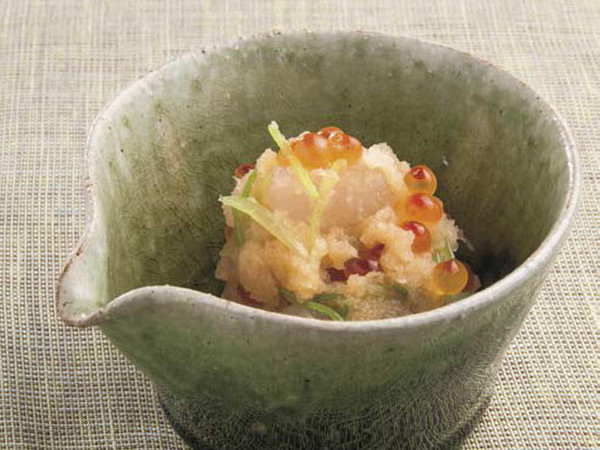 鯛の昆布じめとイクラのおろし和え