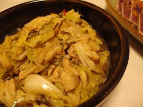 ど簡単!春キャベツと鶏皮の塩昆布酒蒸し煮