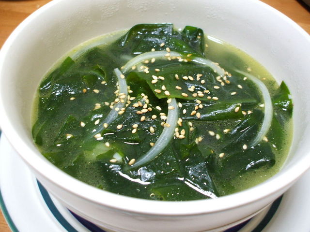 お肉とよく合う わかめスープ レシピ 作り方 By マミマミマー クックパッド 簡単おいしいみんなのレシピが376万品