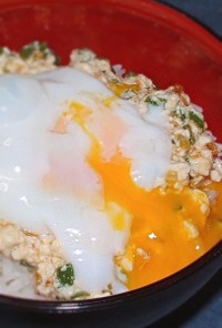温泉卵のせ豆腐丼(生姜とごま油風味)