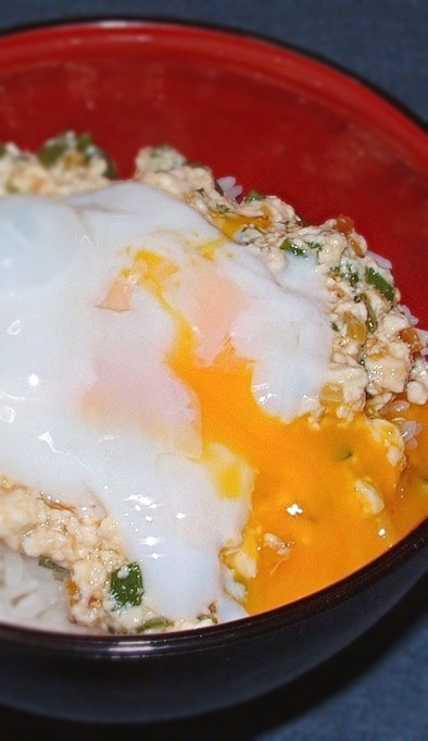 温泉卵のせ豆腐丼(生姜とごま油風味)の写真