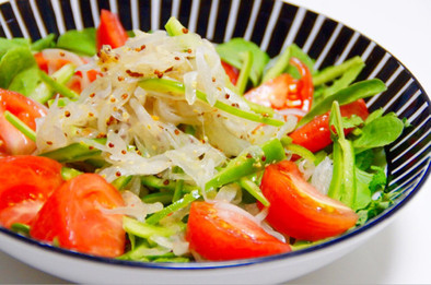 ダイエット夕食✿トマトと酢玉ねぎのサラダの写真