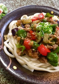 夏野菜たっぷり肉味噌うどん