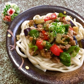 夏野菜たっぷり肉味噌うどん