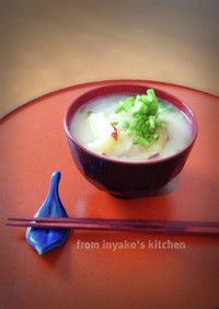薩摩芋と白菜、玉葱の味噌汁