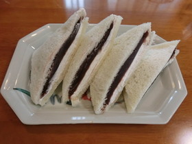 あんことホイップクリームのサンドイッチ