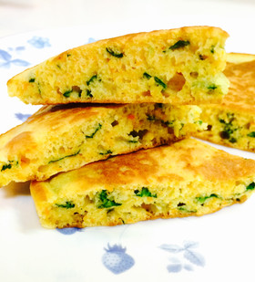 幼児食☆緑黄色野菜と胡麻のホットケーキ