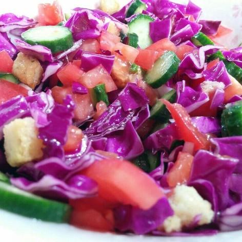 紫キャベツ使用のカラフールサラダ!