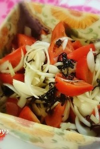 新玉ねぎ・トマト・塩昆布の簡単サラダ♪