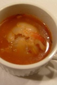 丸ごと玉葱のトマトスープ