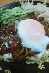 温玉ジャージャー麺(温泉卵は炊飯器で)