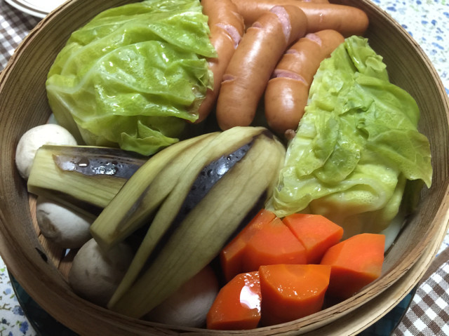 バーニャカウダ風ソースで蒸し野菜の画像