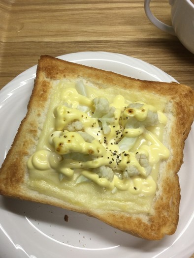 カリフラワーのチーズトーストの写真