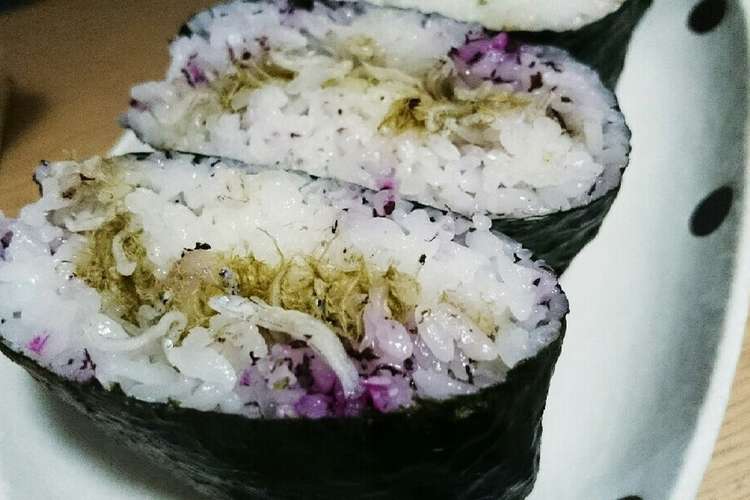 夏のおにぎらず ゆかりとろろ昆布ちりめん レシピ 作り方 By 偏食王子のお母さん クックパッド 簡単おいしいみんなのレシピが352万品