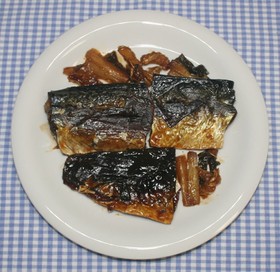 簡単☆おいしい☆サバの干物で味噌煮