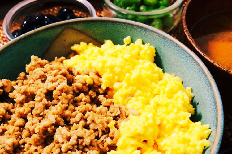 香ばし鶏そぼろとふわふわ卵の二色丼 レシピ 作り方 By Kateschmid クックパッド 簡単おいしいみんなのレシピが361万品