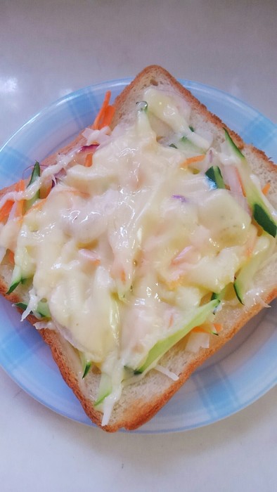 千切り野菜のチーズトースト☆の写真