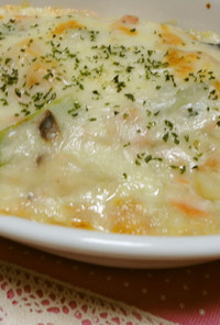 簡単ホワイトソースの小松菜と鮭のグラタン