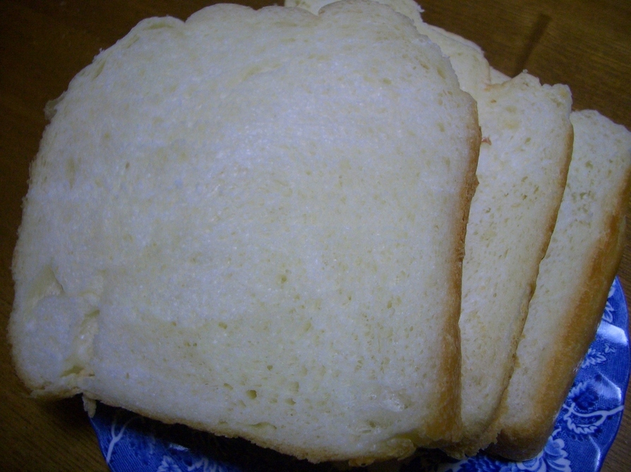 ホイップクリーム入り食パン（ＨＢ使用）の画像