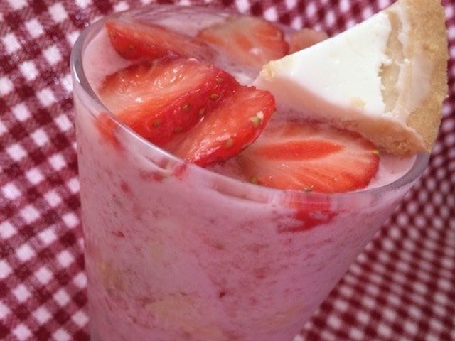 ストロベリーチーズフラペチーノ レシピ 作り方 By Erusaerusa クックパッド