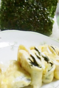 お弁当、味付け海苔と沢庵入りの卵焼き