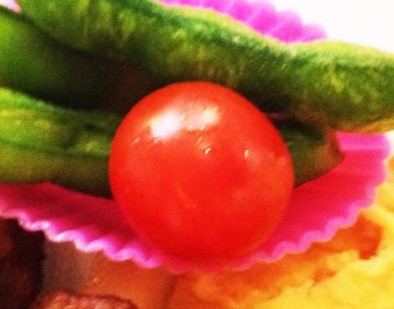お弁当に簡単ヘタなしプチトマト安心下処理の写真