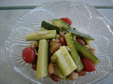 栄養バランスお豆のサラダの写真
