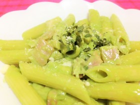 ランチにオススメ☆!青汁クリームパスタ