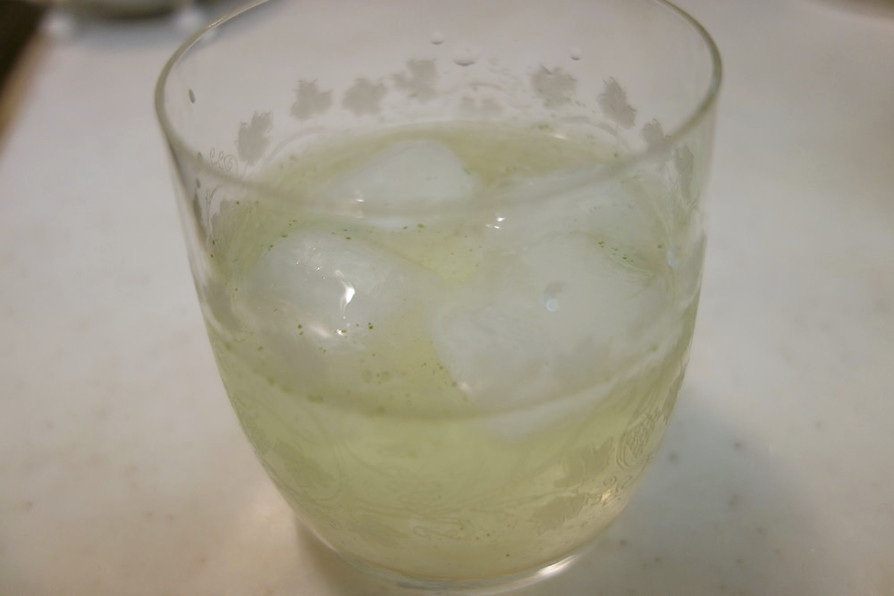 レモンジュースの残りで作るレモンミント水の画像