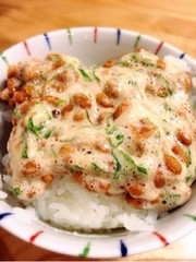 納豆☆夏にはこのトッピング☆梅しそ納豆の写真