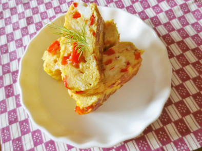 簡単☆お弁当にも♬彩りパプリカ卵焼きの写真