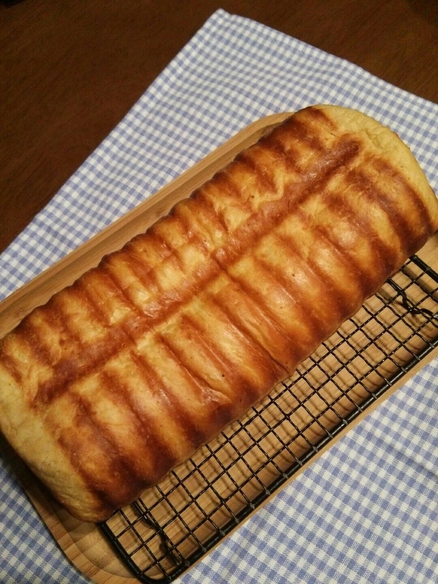 HB生地！トヨ型☆ホワイトチョコ味噌パンの画像