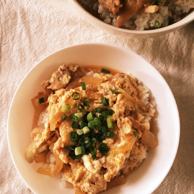 茅乃舎だしの親子丼 15 10さらに改 レシピ 作り方 By ゆいあ クックパッド