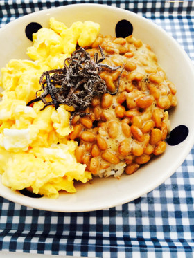 決めてはご飯♡ふわとろ玉子と納豆の二色丼