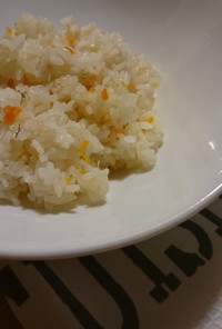 炊飯器に入れるだけ！にんじんピラフ