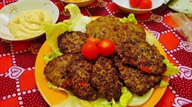 アフガニスタンの肉料理“チャプリカバブ”の写真