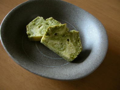 粉末緑茶のマーブルパウンドケーキの写真