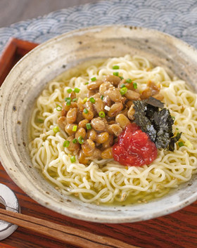 ひんやり冷やし塩らーめんに さっぱりヘルシーな具をトッピング 納豆でアレンジレシピ Naver まとめ